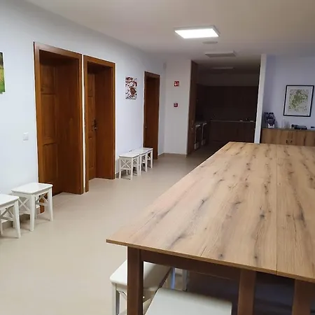 Aparthotel Roenk - Rostalloi Oekotudatos Nevelesi Koezpont Regec