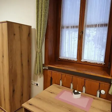 Roenk - Rostalloi Oekotudatos Nevelesi Koezpont Aparthotel