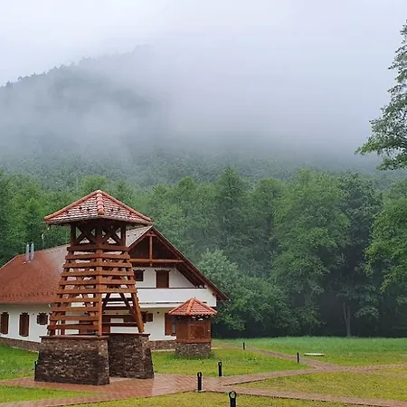 Roenk - Rostalloi Turistahaz Es Latogatokoezpont Hotel apartamentowy *