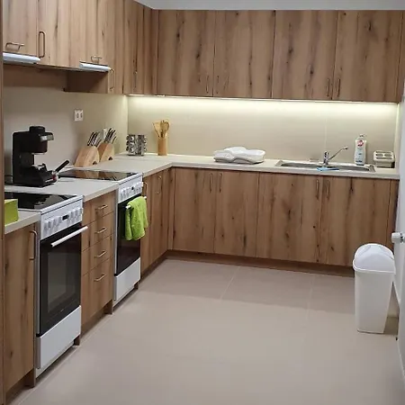 Roenk - Rostalloi Turistahaz Es Latogatokoezpont 3* Regec