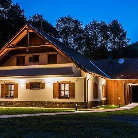 Hotel apartamentowy Roenk - Rostalloi Turistahaz Es Latogatokoezpont